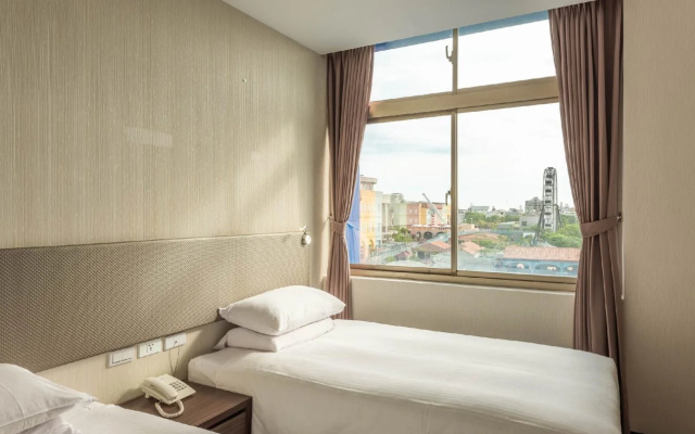 Holiday Garden Hotel SKM Park