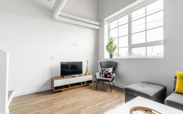 2storey 2bd Designed Loft Free Parking