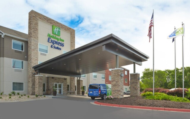 Holiday Inn Express and Suites Omaha-120th & Maple