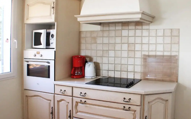Semi-detached villa with dishwasher, close to the village