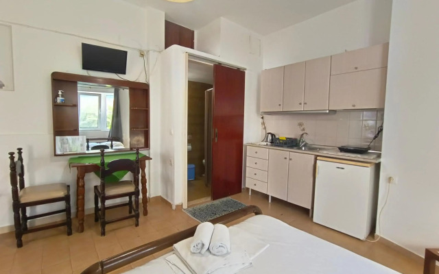Albatross Studios & Apartments