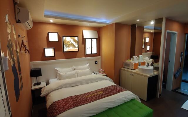 Apple Drive-in Hotel