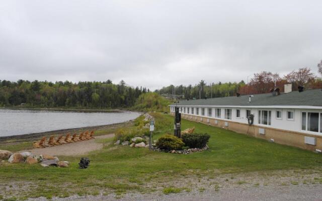 Carolyn Beach Inn & Restaurant