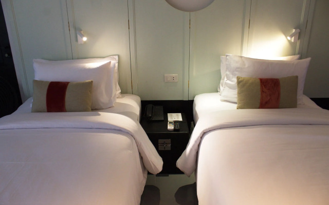 Hotel Ping Silhouette