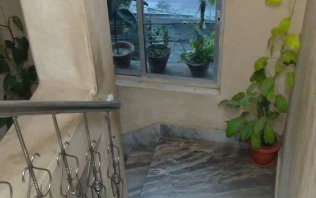 Royal Guest House & Service Apartment