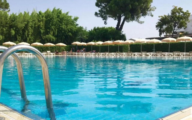 Eraora Hotel Village