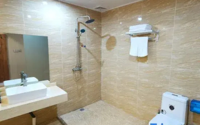 Huizhou Xinghe Business Hotel (North Railway Station)