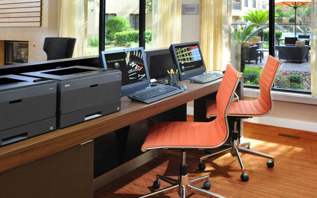 Courtyard by Marriott Houston Hobby Airport