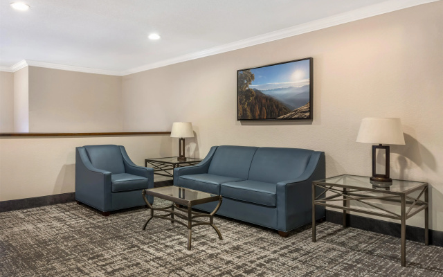 Best Western Town & Country Lodge