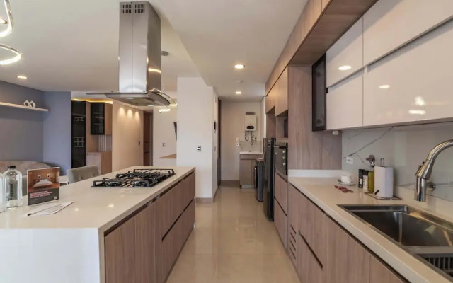 w Elegant 3BR w Outdoor Balcony