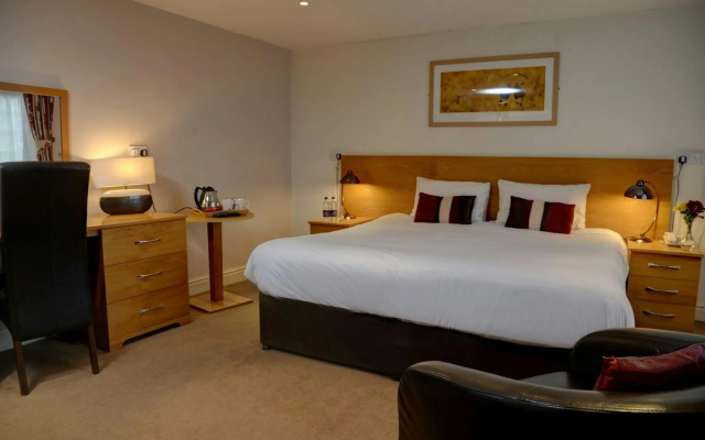 Pettifers Freehouse Hotel