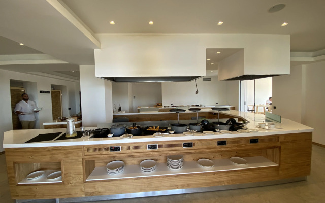 Helios Beach Hotel & Bungalows