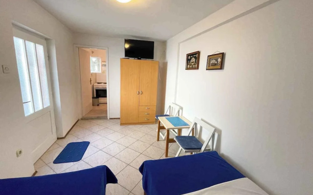 Studio apartment Perovic