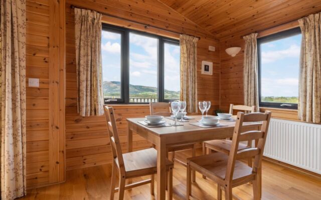 Loch Side Lodge 8