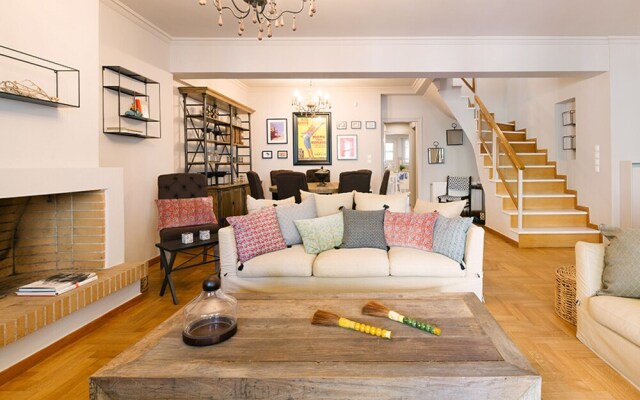 Plaka's Villa with Breathtaking Acropolis View