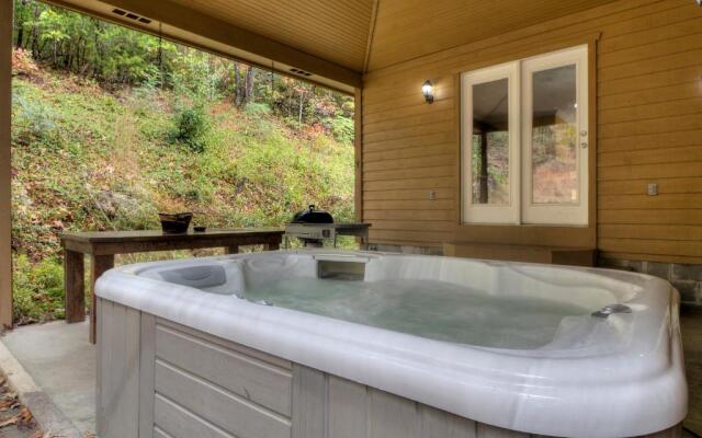 5Bedrooms*4KING BEDS*OUTSTANDING LOCATION*HotTub*