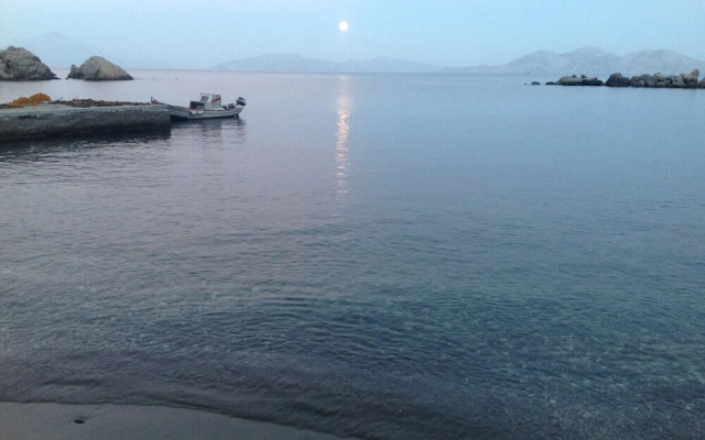 Alkistis Cozy By The Beach Apt In Ikaria Island, Therma 1st Floor