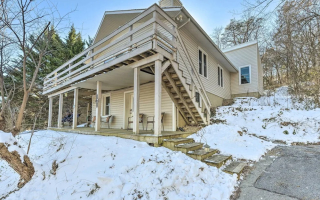 Massanutten Retreat w/ Double Deck & Mtn View!