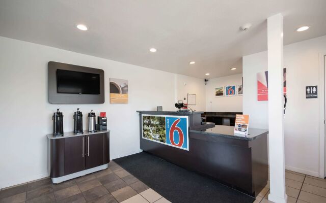 Motel 6 Burlington, WA