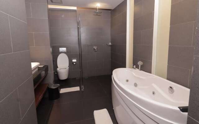 Golden Tulip Essential Makassar