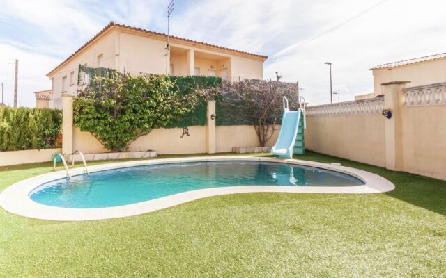 Alluring Villa in L'escala With Private Swimming Pool
