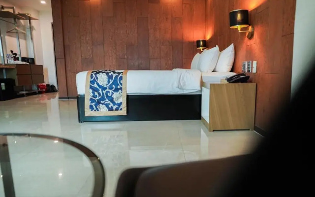 Dancenter Luxury Retreat Angeles City