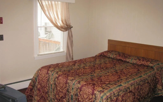 Colonial Inn & Creamery