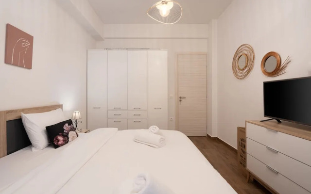 Elegant And Fresh Apt In Hip Pagrati