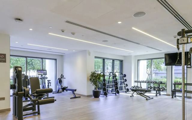 Sleek 1BR in Burj Royale with Canal View