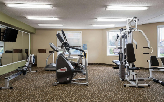 Super 8 by Wyndham Sherwood Park/Edmonton Area