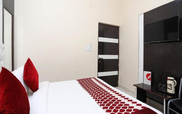 OYO 14949 Hotel Shashi Residency