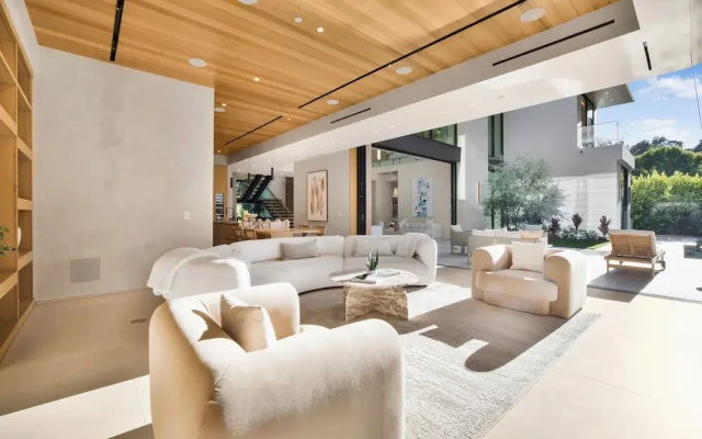 Hutton Villa - 5-bedroom Retreat in Iconic Beverly Hills Oasis