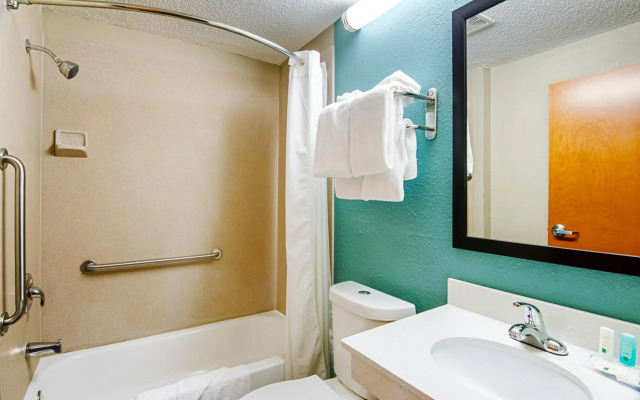 Quality Inn & Suites I-81 Exit 7