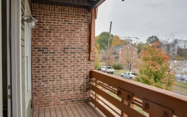 Open Concept Loft Near Uptown & Stadium