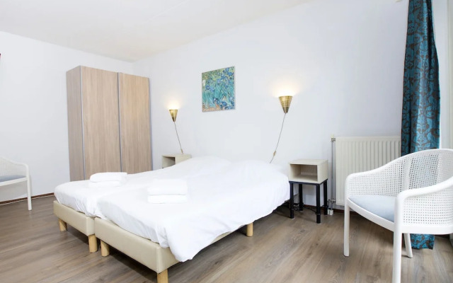 Restyled Holiday Home with 2 Bathrooms near Beach