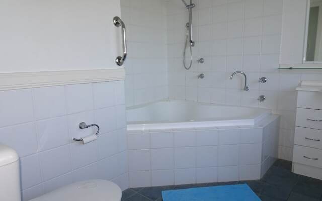Sea Views at Aqualuna - 3 Bed Apartment