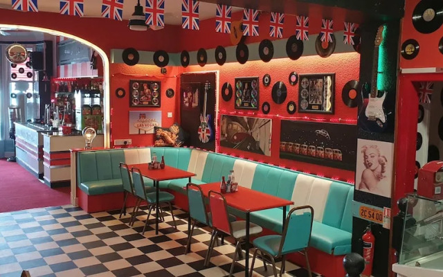 Morgans 60's experience on the promenade