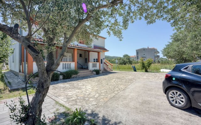 Seaview Apartment in Pasman A2