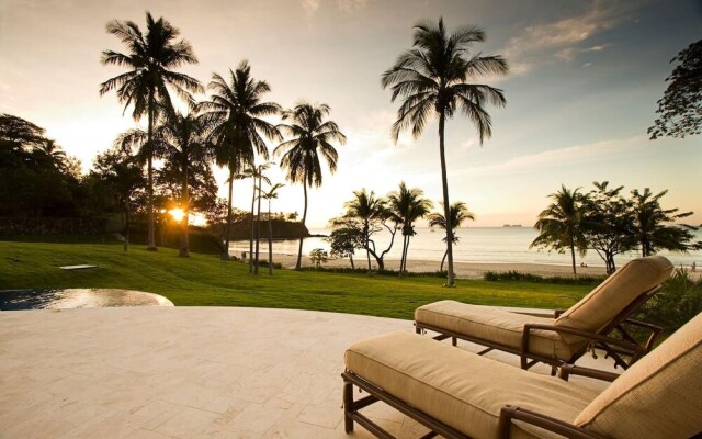 Mediterranean-style Flamingo Mansion Offers the Ultimate in Beachfront Luxury