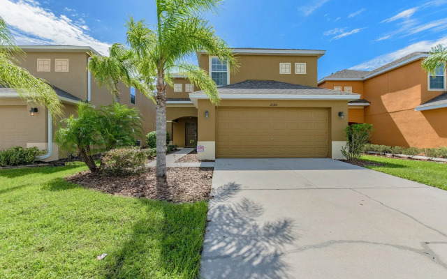 4 bed House/w pool & Garage