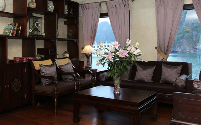 Heritage Line Violet Cruise-Ha Long Bay and Lan Ha