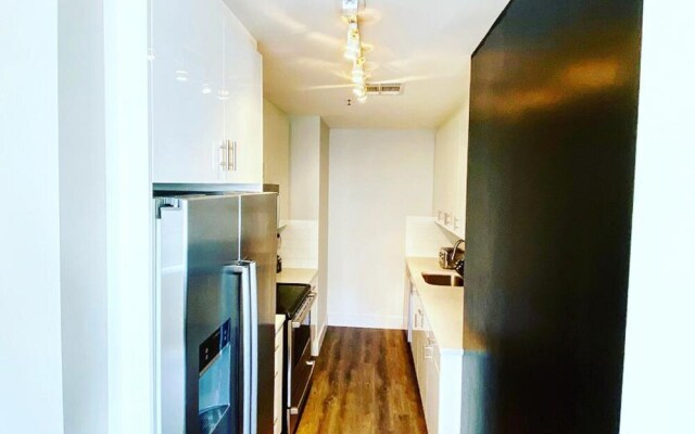 California Building by Hosteeva