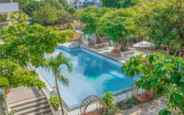 Caroline Resort
