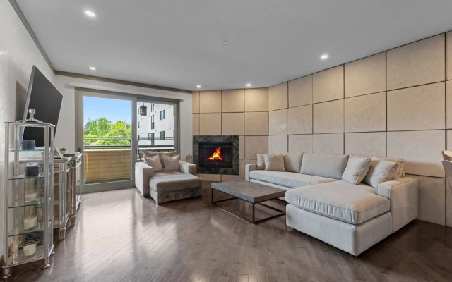 Stylish Westwood Condo