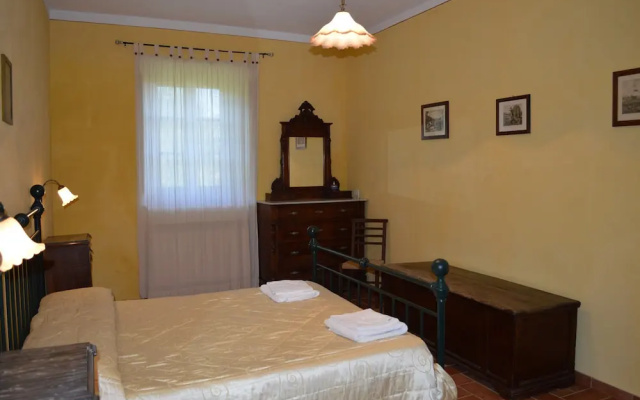 Large Apartment With Shared Swimming Pool in Crete Senesi