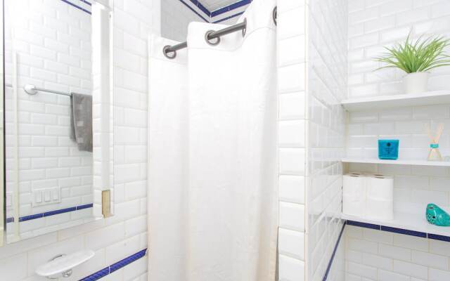 NY011 2 Bedroom Apartment By Senstay