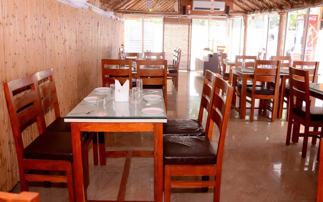 OYO 2028 Hotel Coral's Inn