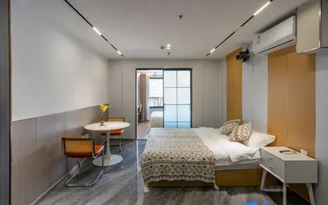 Ru Yuan Hotel (People's Square Changzheng Hospital)