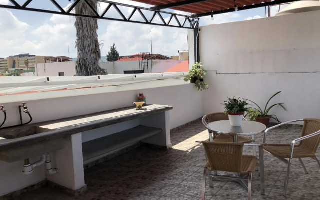 FRIDA. Suites & Lounge