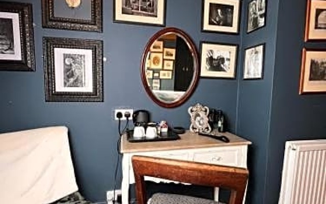 Emerald Healing Centre - Hotel & Retreat